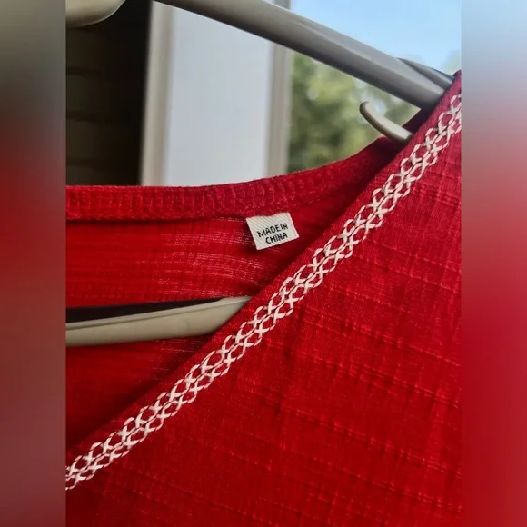 🆕 Max Studio Red V-Neck Crinkle Blouse 2X Embroidered Trim, Flutter Sleeves NWOT - Picture 7 of 13